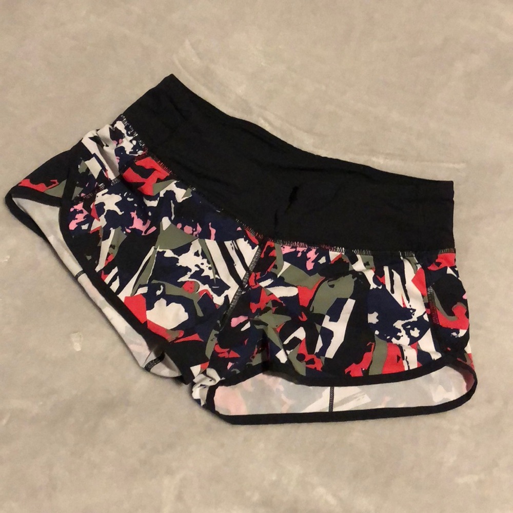 LIKE NEW Lululemon 2.5” running shorts